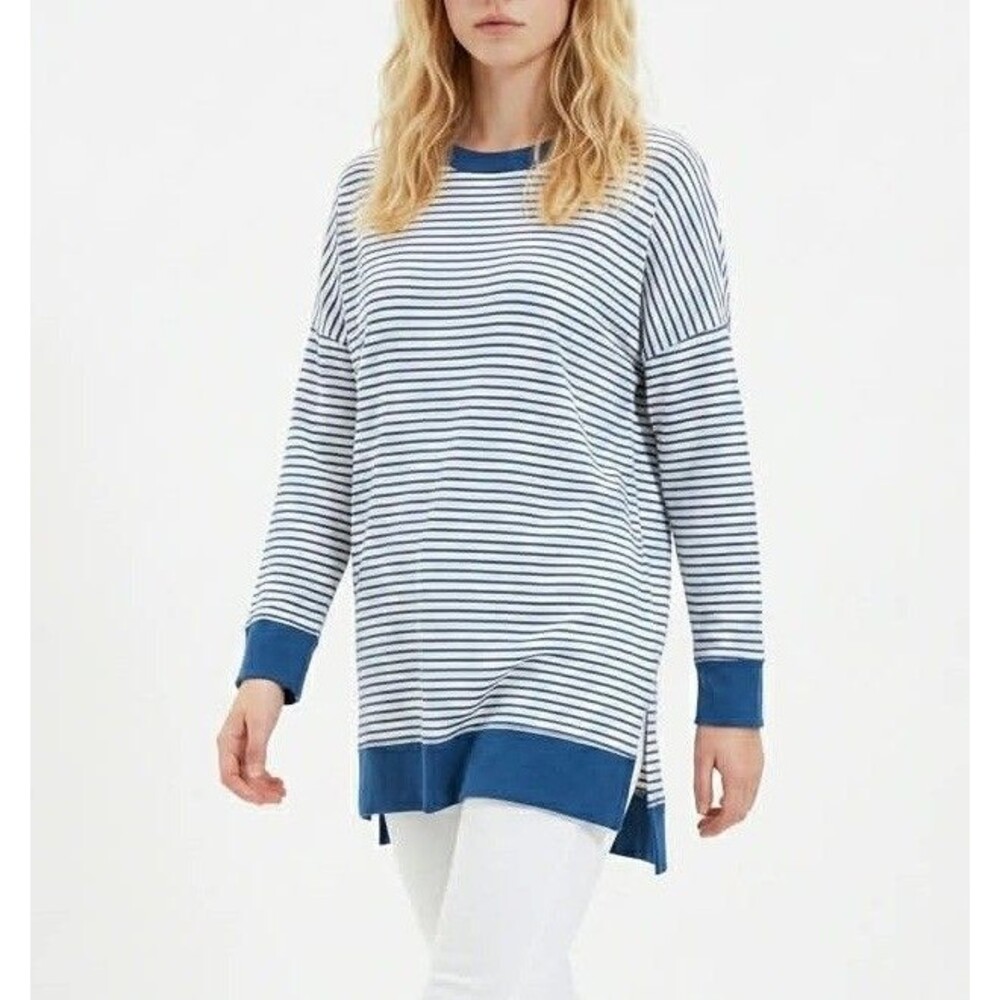 Women’s Sweater Size M stripe top Simple by Suzanne Betro